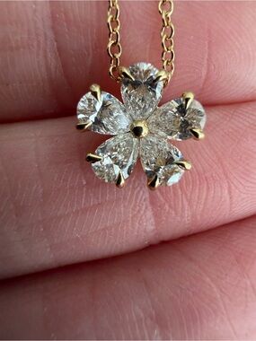 18ky Kwiat pear shape diamond flower necklace 17”